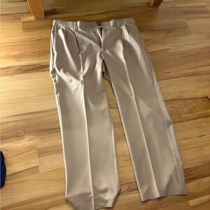 Haggar Men's Classic Khaki Dress Pants. 36x29 great condition